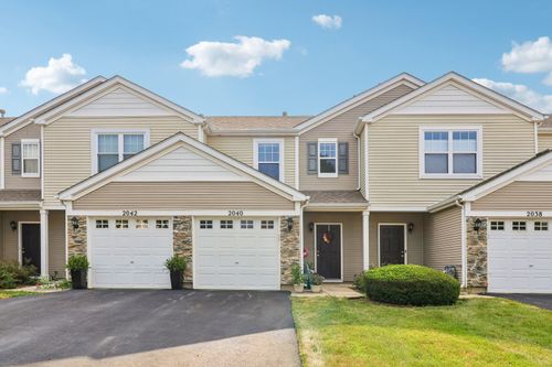 2040 Limestone Ln, Carpentersville, IL, 60110-1239 | Card Image