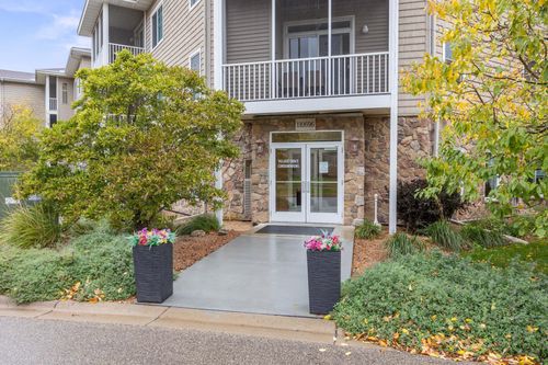 apt-219-110696 Village Rd, Chaska, MN, 55318-1405 | Card Image