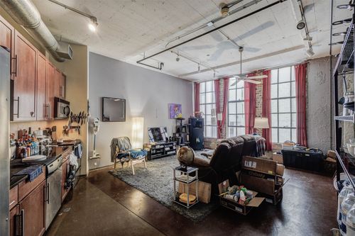apt-214-1122 Jackson St, Dallas, TX, 75202-5213 | Card Image