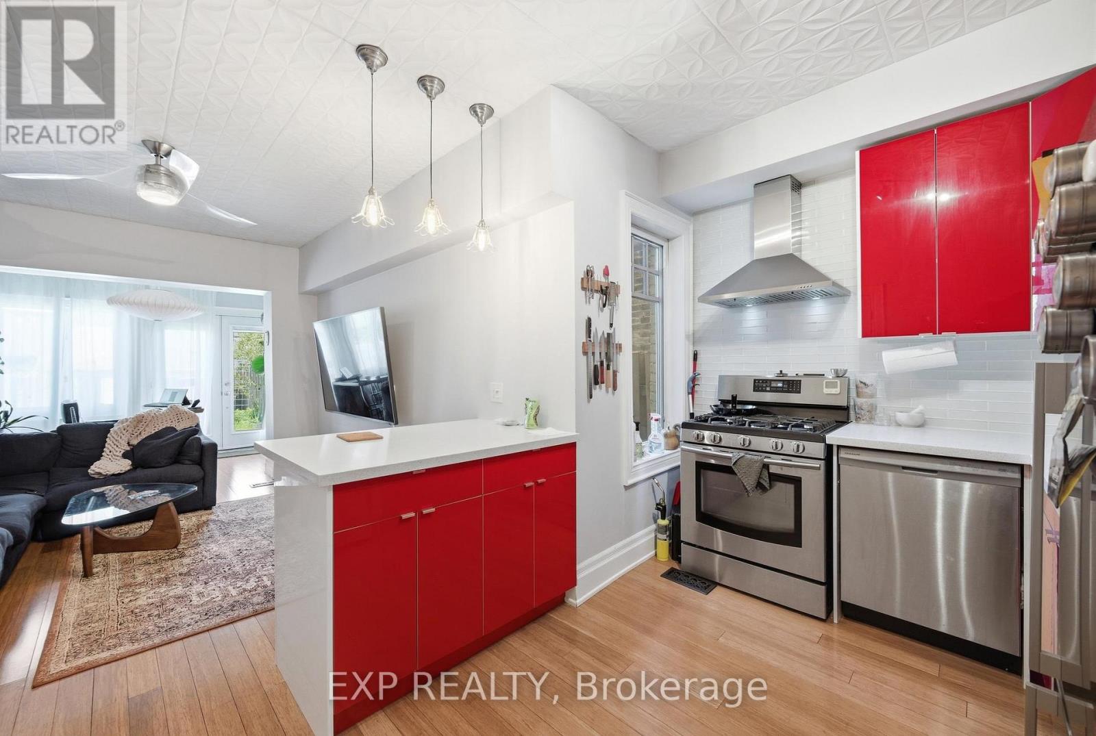 Residential Income in Toronto (Palmerston-Little Italy) 3