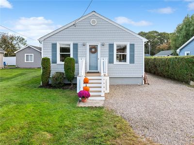 40 Gaspee Road, House other with 2 bedrooms, 1 bathrooms and 3 parking in Narragansett RI | Image 1