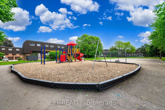 136 Darras Crt, Condo with 5 bedrooms, 2 bathrooms and 1 parking in Brampton ON | Image 44