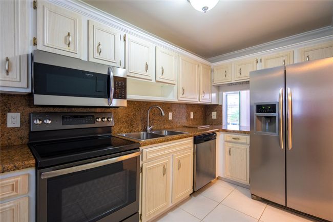 APT-344E - 4500 N Federal Hwy, Condo with 2 bedrooms, 2 bathrooms and null parking in Lighthouse Point FL | Image 4