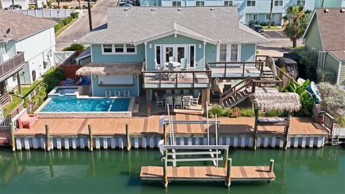 20 Mazatlan Dr, Rockport, TX, 78382-3725 | Card Image