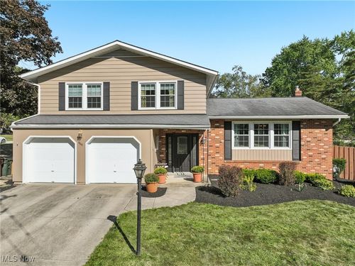 669 San Moritz Dr, Akron, OH, 44333-2871 | Card Image