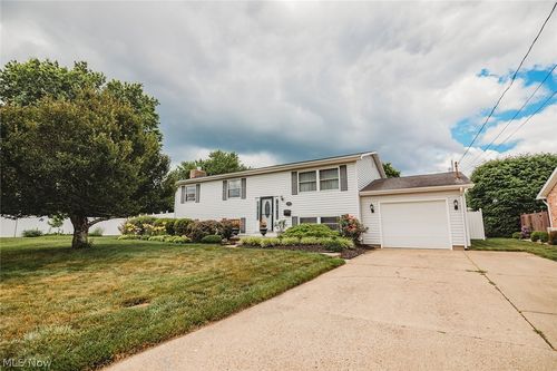 119 Sherwood Dr, Williamstown, WV, 26187-1519 | Card Image