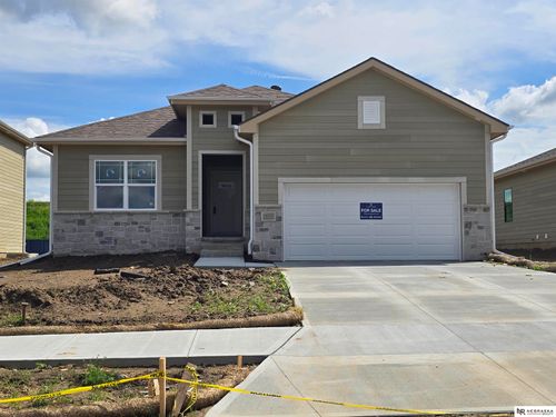 16105 Isabella St, Bennington, NE, 68007-5184 | Card Image