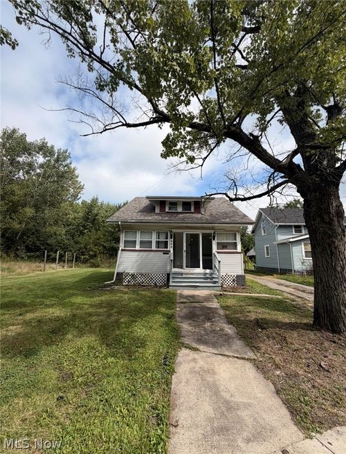 908 Palmyra Rd Sw, Warren, OH, 44485-3728 | Card Image