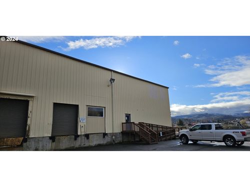 210 Webber St, The Dalles, OR, 97058-3510 | Card Image