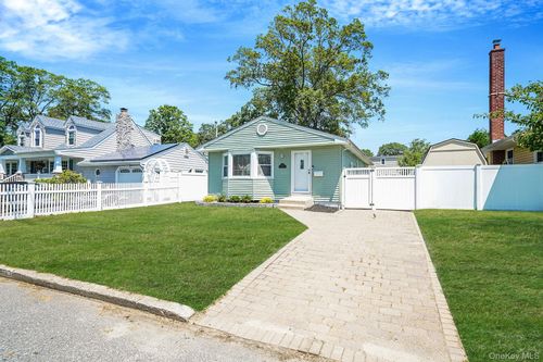 1345 Madison Ave, West Islip, NY, 11795-1718 | Card Image