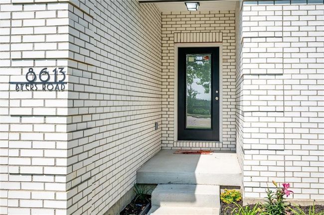 8613 Byers Rd, House other with 5 bedrooms, 3 bathrooms and null parking in Miamisburg OH | Image 7