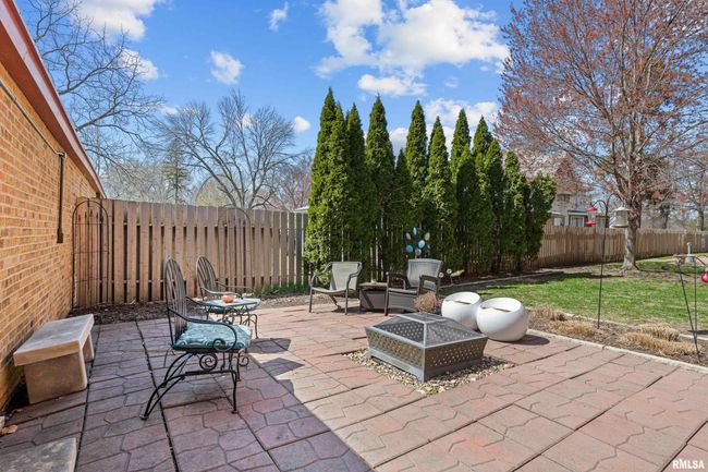 APT-18 - 1626 18 Th Ave, Condo with 2 bedrooms, 1 bathrooms and null parking in Rock Island IL | Image 21