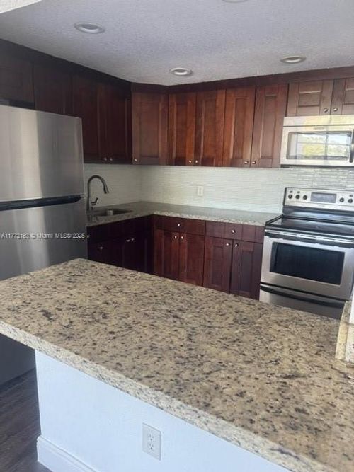 apt-308-2175 Ne 170th St, North Miami Beach, FL, 33162-3388 | Card Image