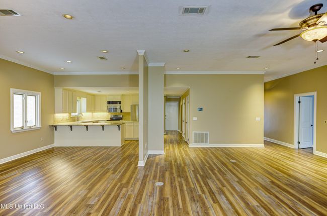 Living Area and Kitchen 1 | Image 17