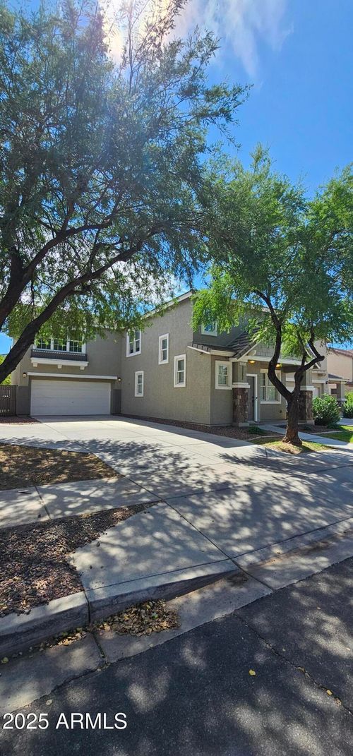 2315 E Pecan Rd, Phoenix, AZ, 85040-3495 | Card Image