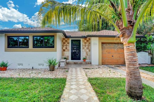 3208 Beacon St, Pompano Beach, FL, 33062-1208 | Card Image