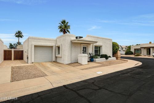 1122 E Michelle Dr, Phoenix, AZ, 85022-6035 | Card Image
