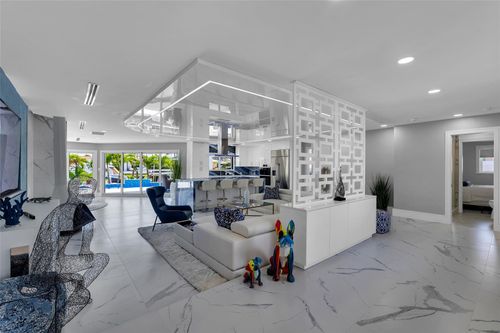 2720 Ne 7th St, Pompano Beach, FL, 33062-4904 | Card Image