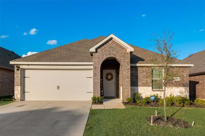 View of front facade with a front lawn and a garage | Image 2