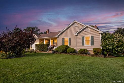 2200 Aldrich Ln, Laurel, NY, 11948-1011 | Card Image