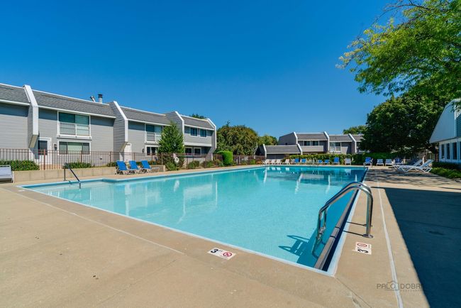 1338 - 1338 Stratford Dr, Condo with 3 bedrooms, 2 bathrooms and 2 parking in Gurnee IL | Image 21