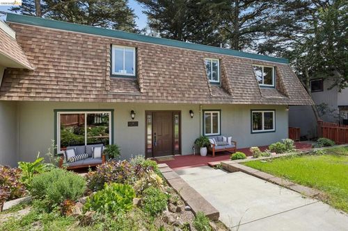 18 North Cir, Oakland, CA, 94611-1103 | Card Image