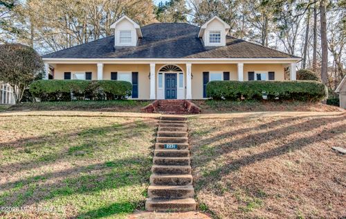2231 Sheffield Dr, Jackson, MS, 39211-5852 | Card Image