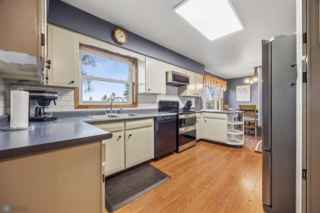 Kitchen w/stainless appliances | Image 11