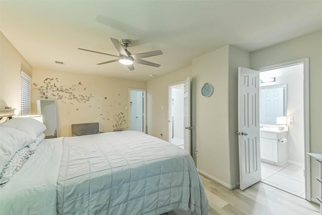 Private access to guest bath from Secondary Primary Bedroom. | Image 26