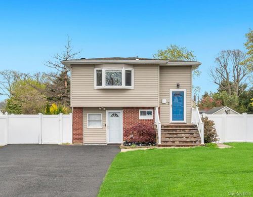 1391 N Windsor Ave, Bay Shore, NY, 11706-4841 | Card Image
