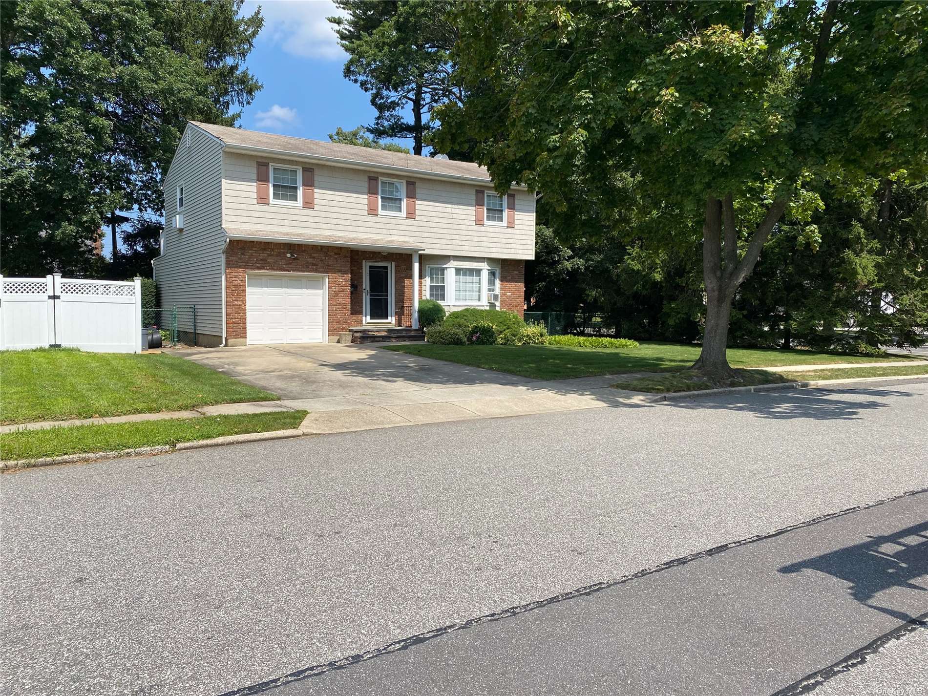 Miami Rd, Bethpage, NY 11714