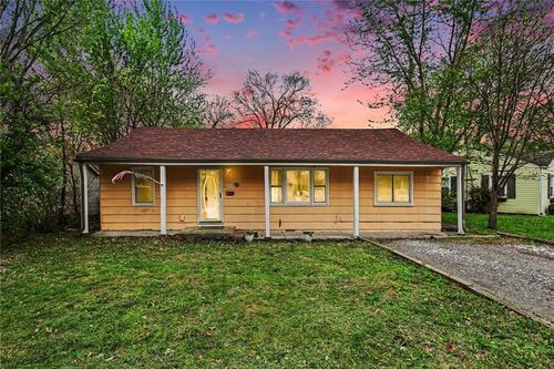 1005 E Cedar St, Olathe, KS, 66061-4801 | Card Image