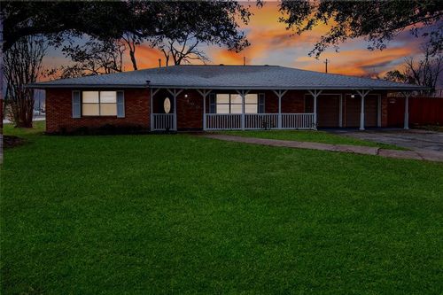 400 W Oak Street, Highlands, TX, 77562 | Card Image