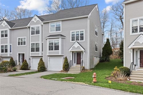 10 Guilford Cir, Goldens Bridge, NY, 10526-1127 | Card Image