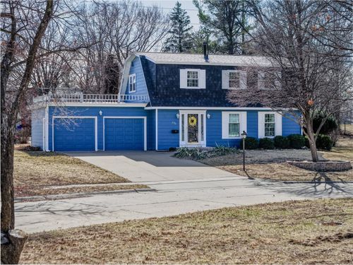 556 Mahaska Ct, Iowa City, IA, 52246-1605 | Card Image