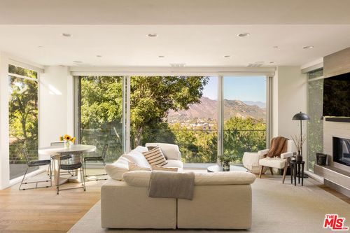 7350 Pacific View Dr, LOS ANGELES, CA, 90068-1831 | Card Image