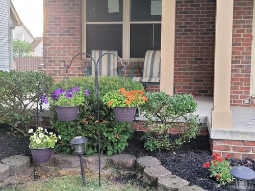 964 Henry Ruff Rd, Garden City, MI, 48135-1310 | Card Image