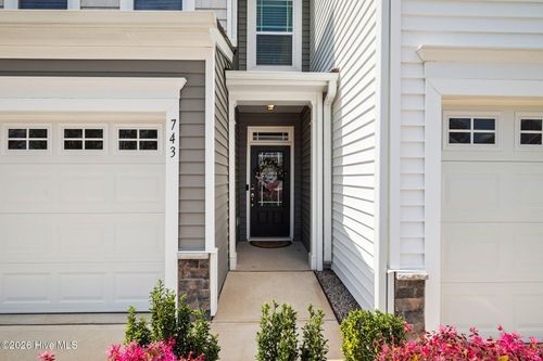 743 Creekway Dr, Fuquay-Varina, NC, 27526-2281 | Card Image