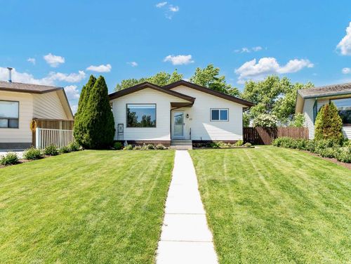 22 Rossmere Pl Se, Medicine Hat, AB, T1B2L6 | Card Image