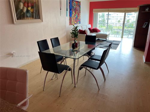 409-300 Bayview Dr, Sunny Isles Beach, FL, 33160 | Card Image