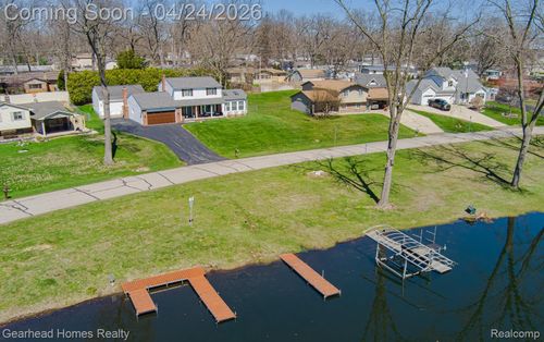 4040 Rollins Ave, Waterford, MI, 48329-2062 | Card Image