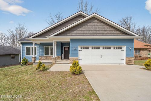 204 Lakeside Dr, Crossville, TN, 38558-7062 | Card Image