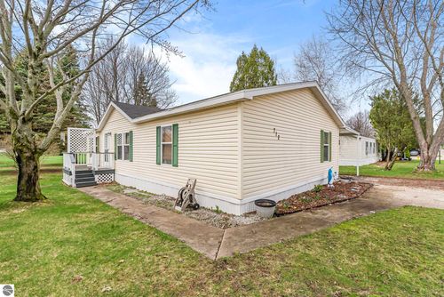 712 Pheasant Blvd, Cadillac, MI, 49601-2682 | Card Image