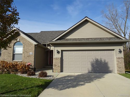 5399 Swan Dr, Burton, MI, 48509-1337 | Card Image