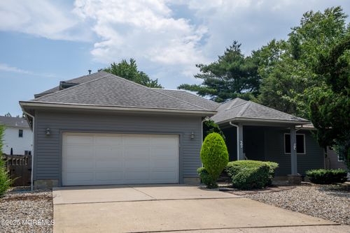 208 Giese Ln, Point Pleasant Boro, NJ, 08742-2009 | Card Image