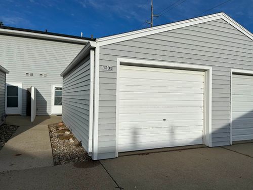 1203 S Newport Pl Place, Sioux Falls, SD, 57106 | Card Image