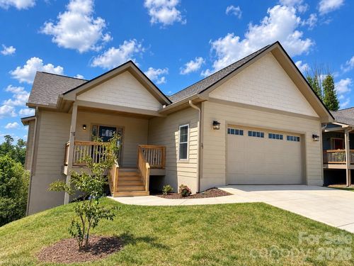 21 Sandstone Dr, Weaverville, NC, 28787-8867 | Card Image