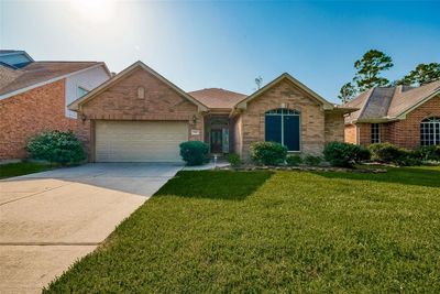 Welcome home to 19903 Water Point Trail in the community of Kings River Village in Humble, Texas! As of 8/2024 and since these photos were taken, a fresh coat of paint was completed in the interior, along with recent carpet! | Image 1