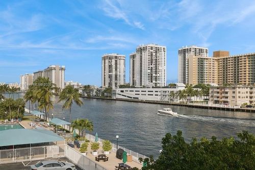apt-421-800 Parkview Dr, Hallandale Beach, FL, 33009-8900 | Card Image