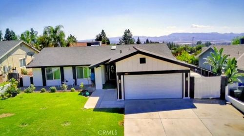 3827 Orchid Dr, Highland, CA, 92346 | Card Image